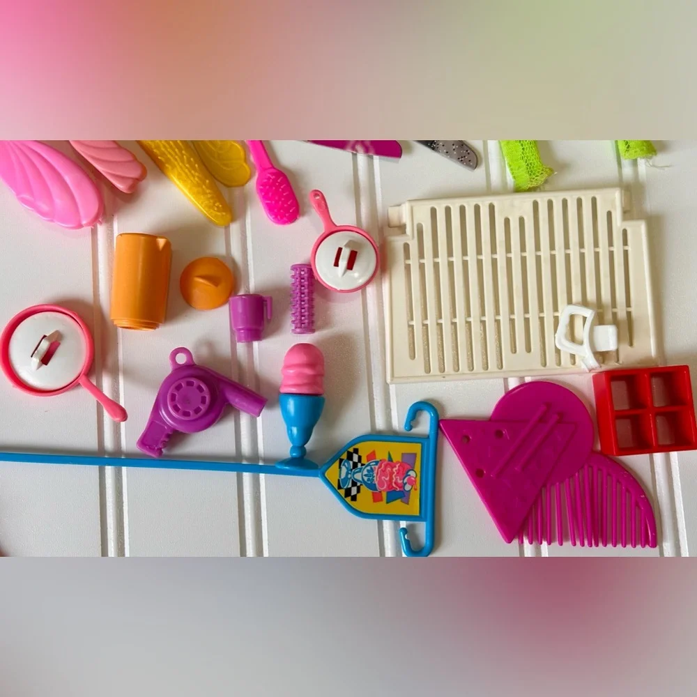 Huge lot of vintage Barbie & Skipper doll clothes & accessories from 1980s